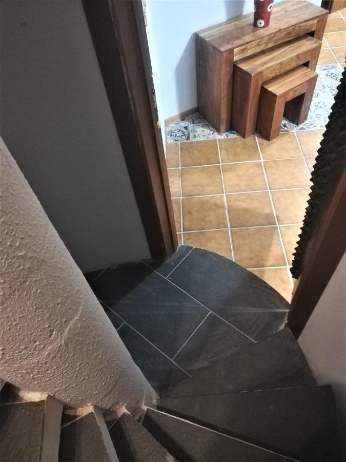 La Taverna Appartamento Scala A Chiocciola Фолоника Екстериор снимка